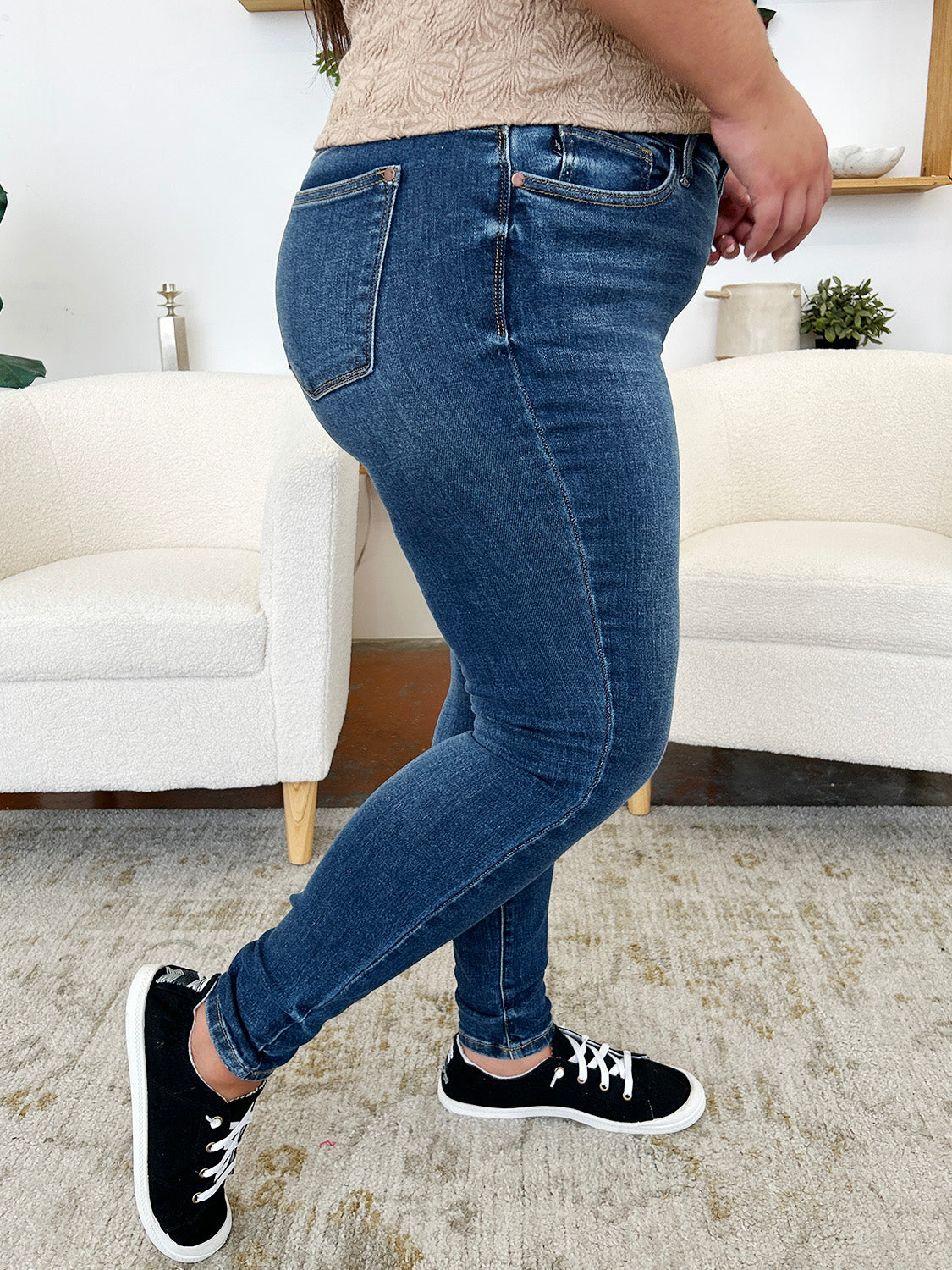 Judy Blue Full Size Classic Handsand Skinny Jeans